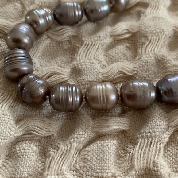 17” Gorgeous Gray Baroque Pearls. Knotted string of pearls. 🦪🦪🦪 - Picture 2 of 5